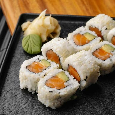 Salmon avo maki Salmon avo maki